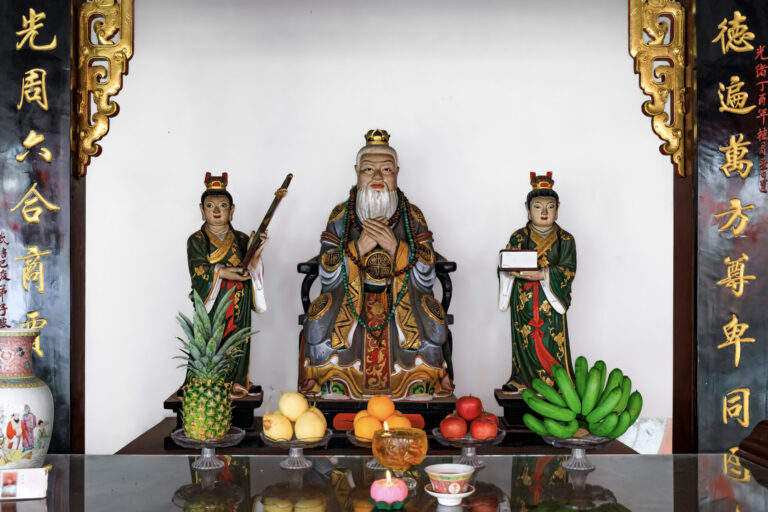 Chinese God to Worship at Home