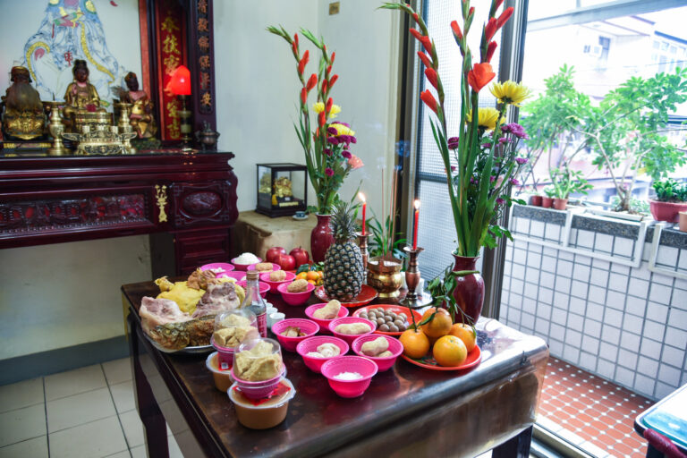 Chinese Praying Rituals to Gods and Ancestors