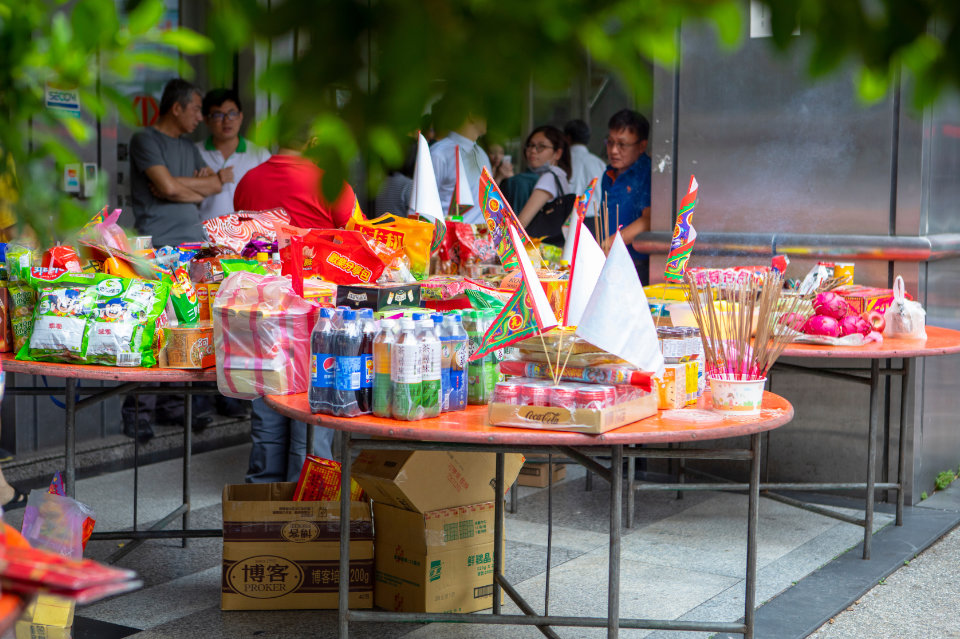 Pray for Good Luck During the Hungry Ghost Festival